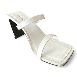 NWT Bamboo Women's Square Toe Two Strap Open Toe Block Heels Sandals White 7.5